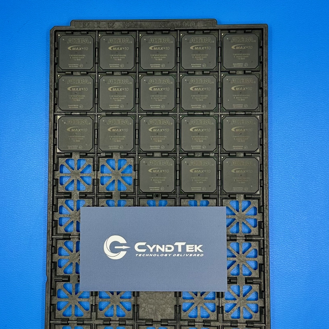 10M16DAF484C8G - Image 1