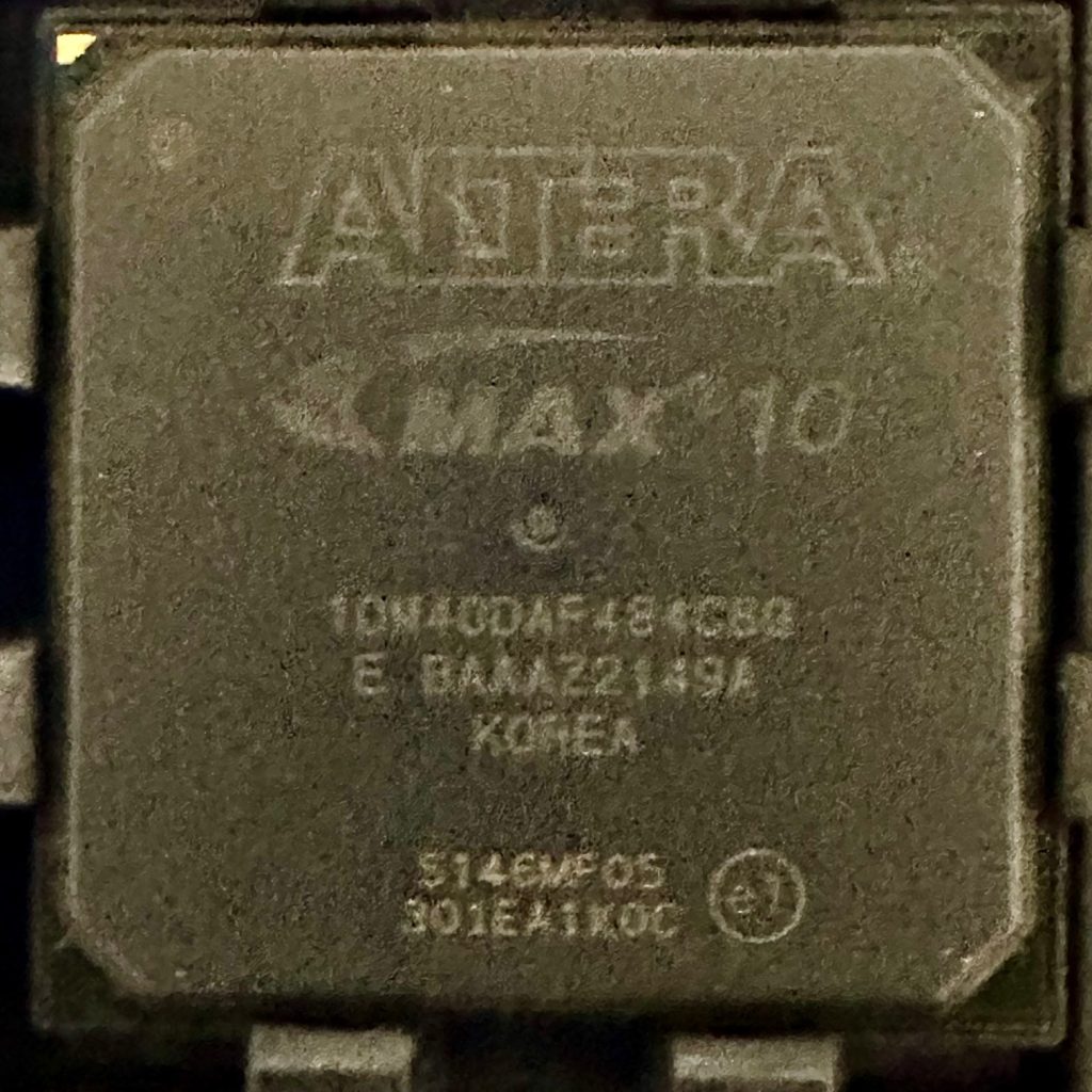 10M40DAF484C8G