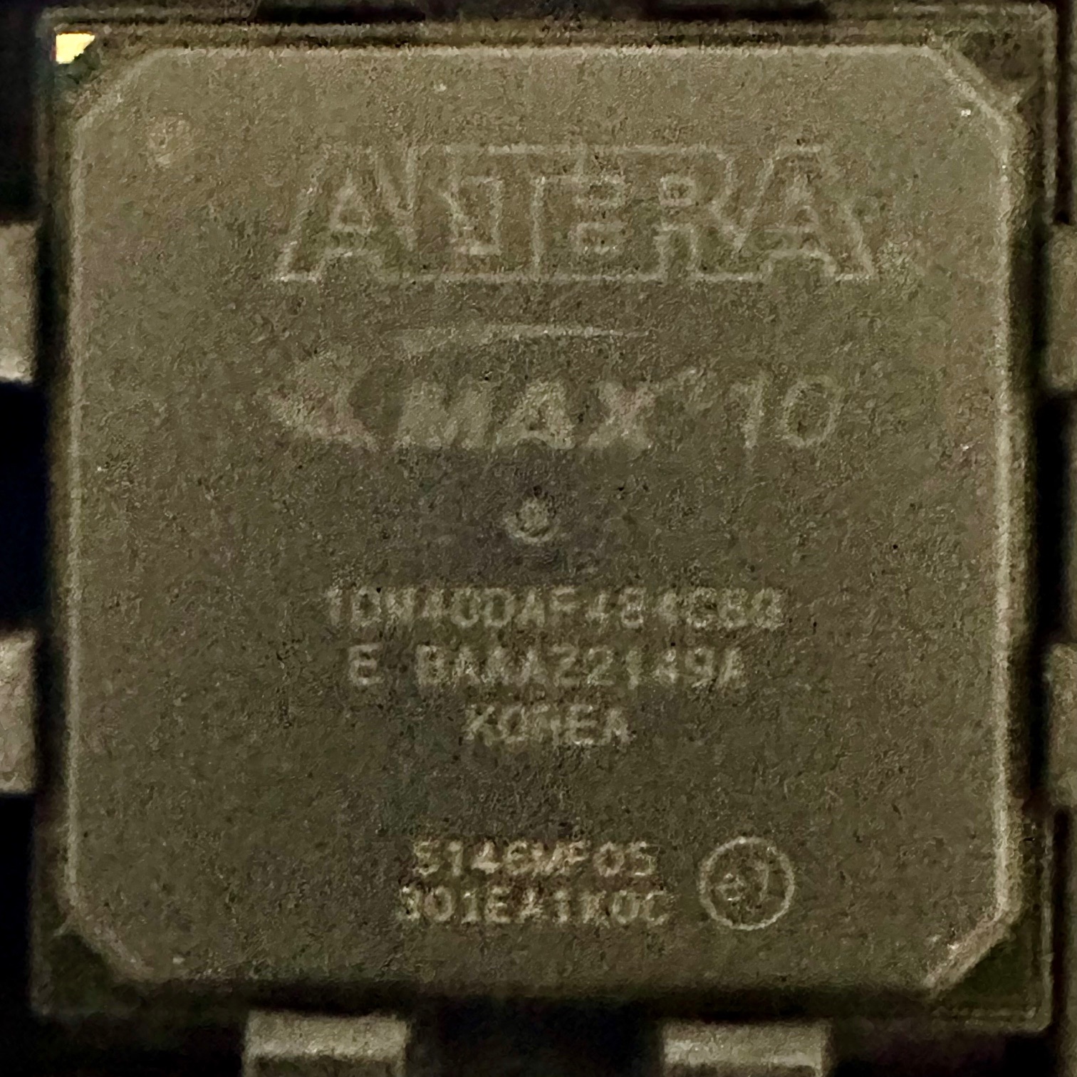 10M40DAF484C8G - Image 2