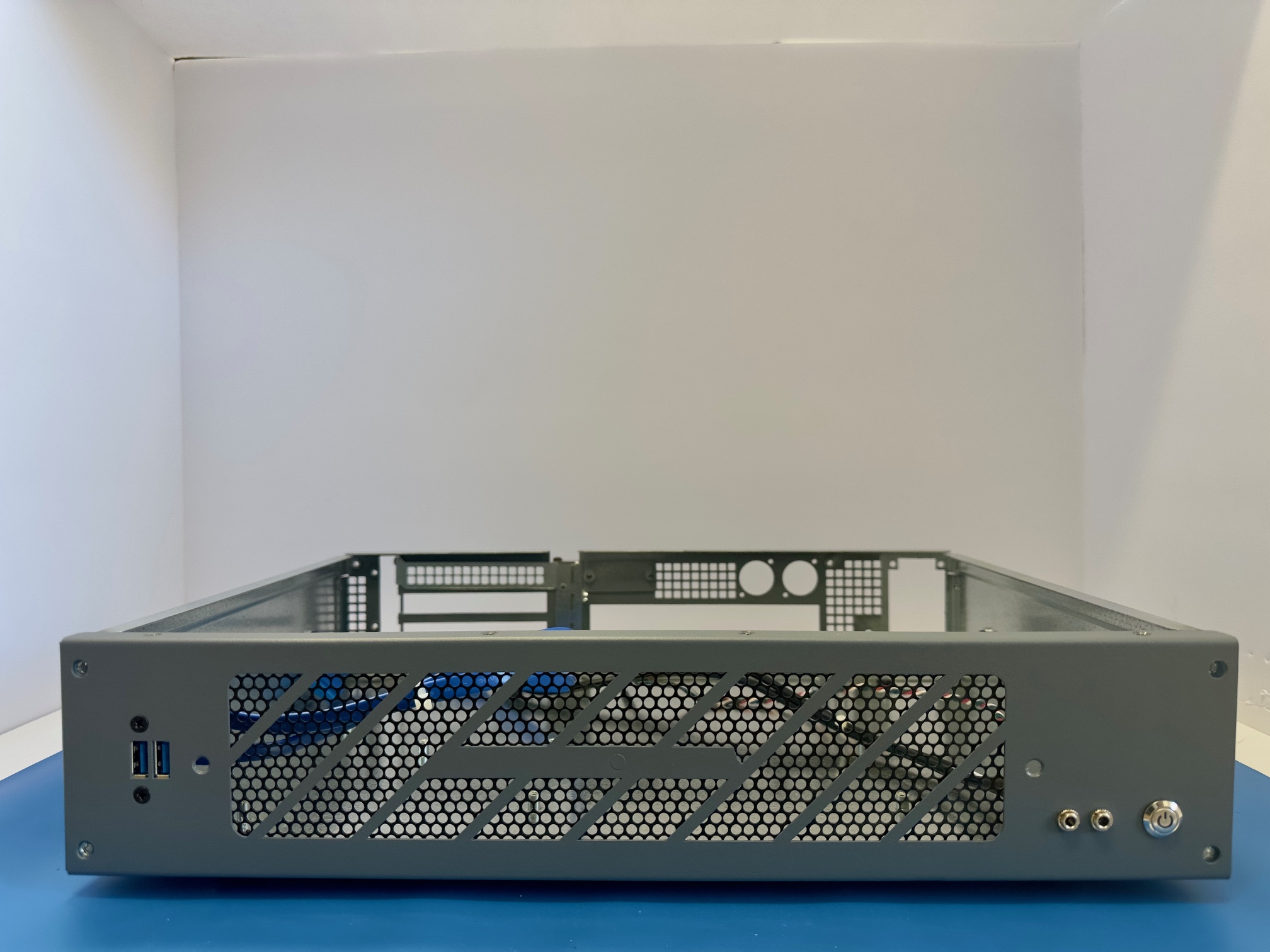 Short Depth 2U Rackmount ATX Server Chassis 12" Deep w/ USB & Handles - Image 10