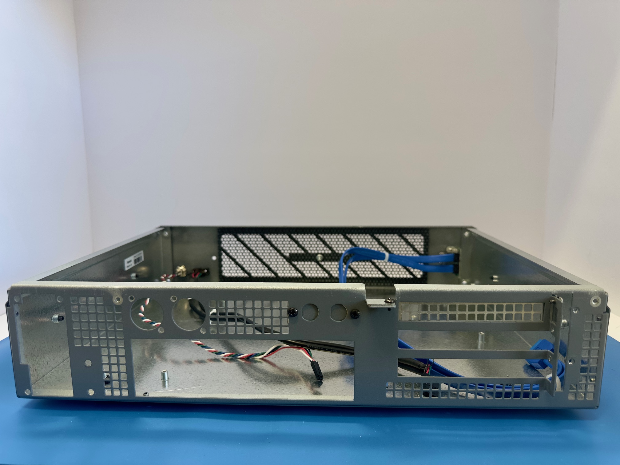 Short Depth 2U Rackmount ATX Server Chassis 12" Deep w/ USB & Handles - Image 8