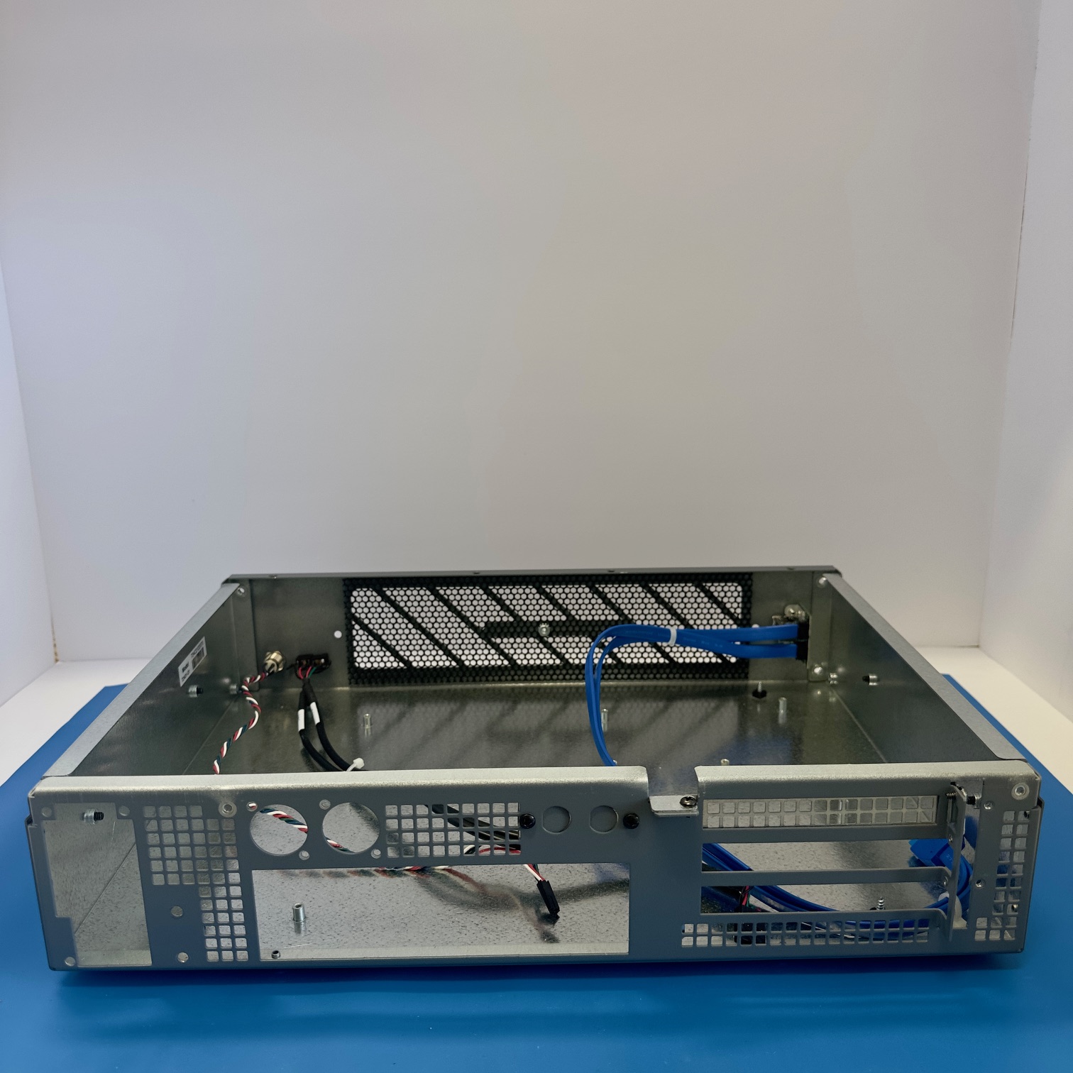 Short Depth 2U Rackmount ATX Server Chassis 12" Deep w/ USB & Handles - Image 7