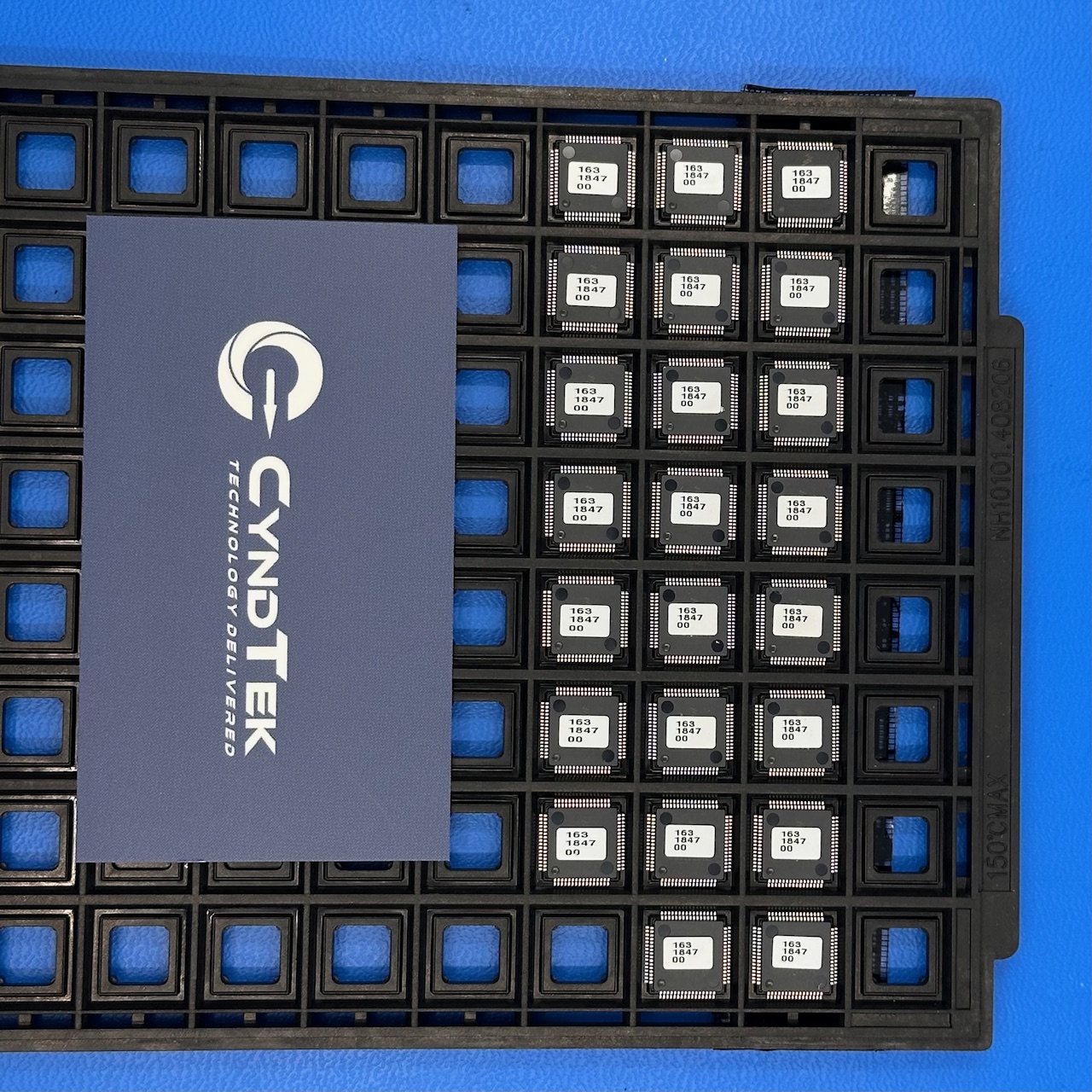MC9S08AW32CPUE - Image 1