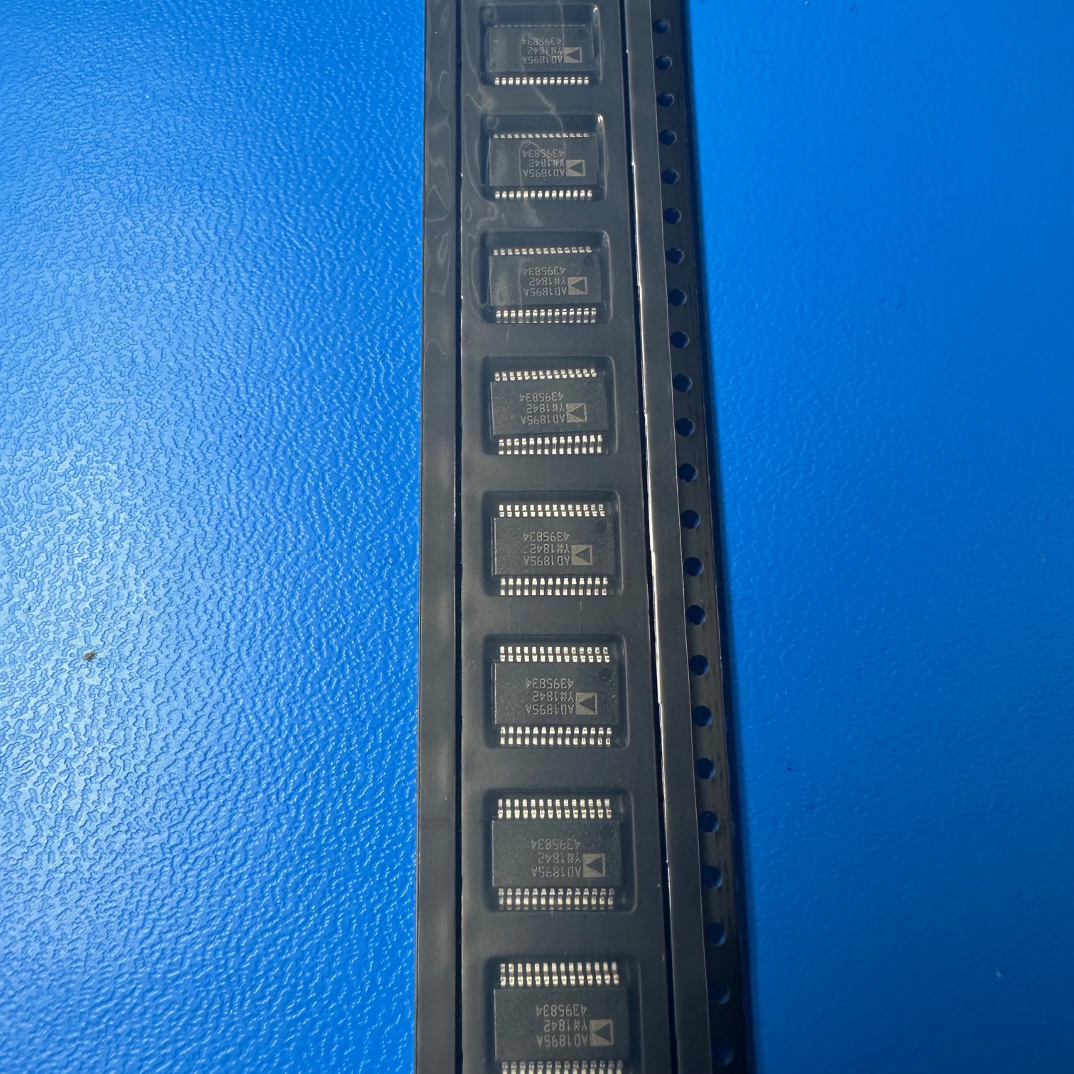 AD1895AYRSZ - Image 3